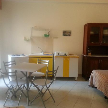 Casa Mazzini Yellow Apartment ฟาวีญานา ภายนอก รูปภาพ