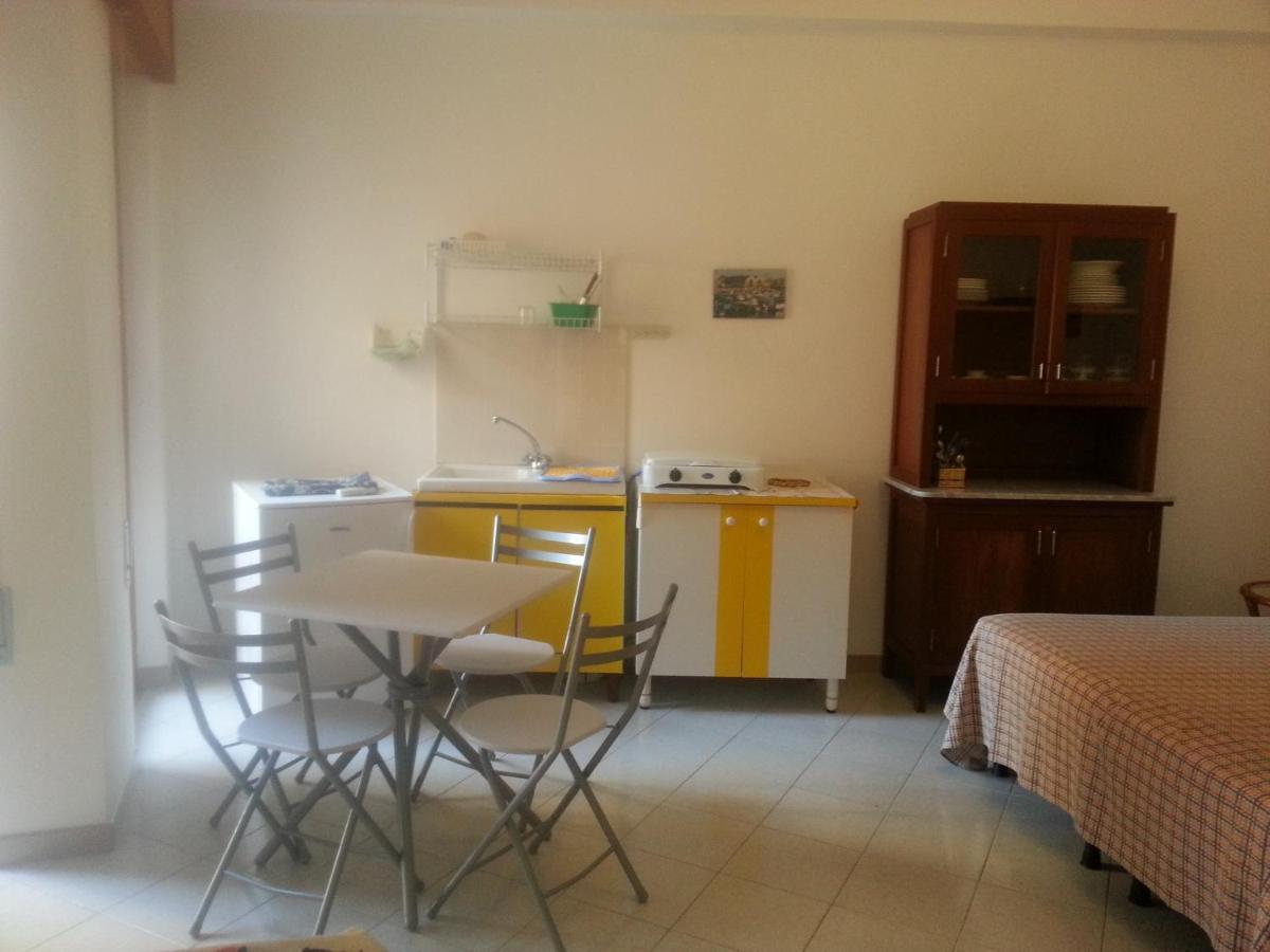 Casa Mazzini Yellow Apartment ฟาวีญานา ภายนอก รูปภาพ